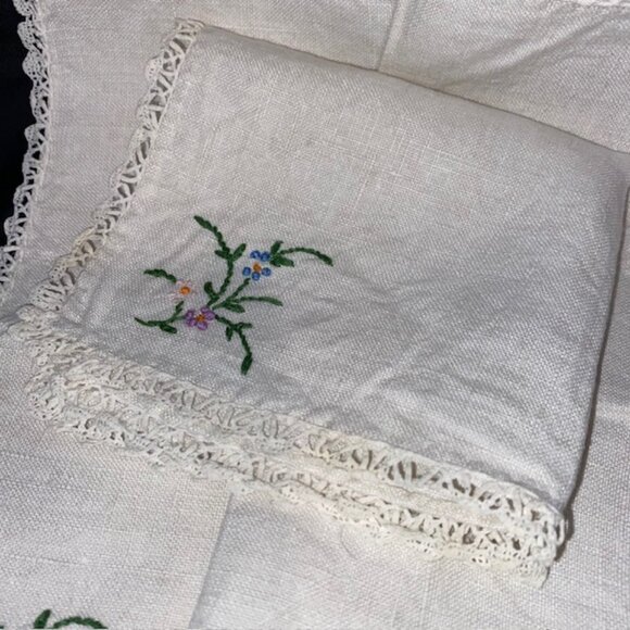 Vintage Embroidered Dinner Napkins, Lot of 3 - Picture 2 of 7